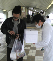 清瀬駅前で取り組んだ救援募金には、多くの善意が寄せられました