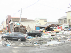 津波に流された家屋や車